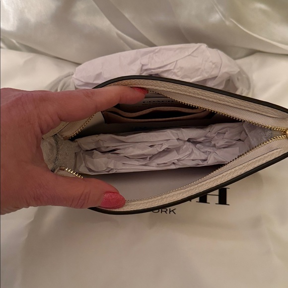 🌸 Coach NWT Chalk Pebbled Leather Slim Crossbody Bag with Gold Hardware - Picture 8 of 9